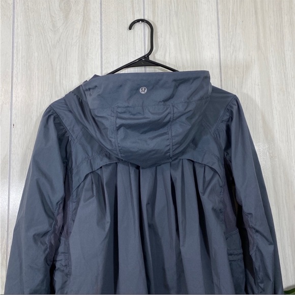 Lululemon Resolution Jacket size 6 - Picture 5 of 12